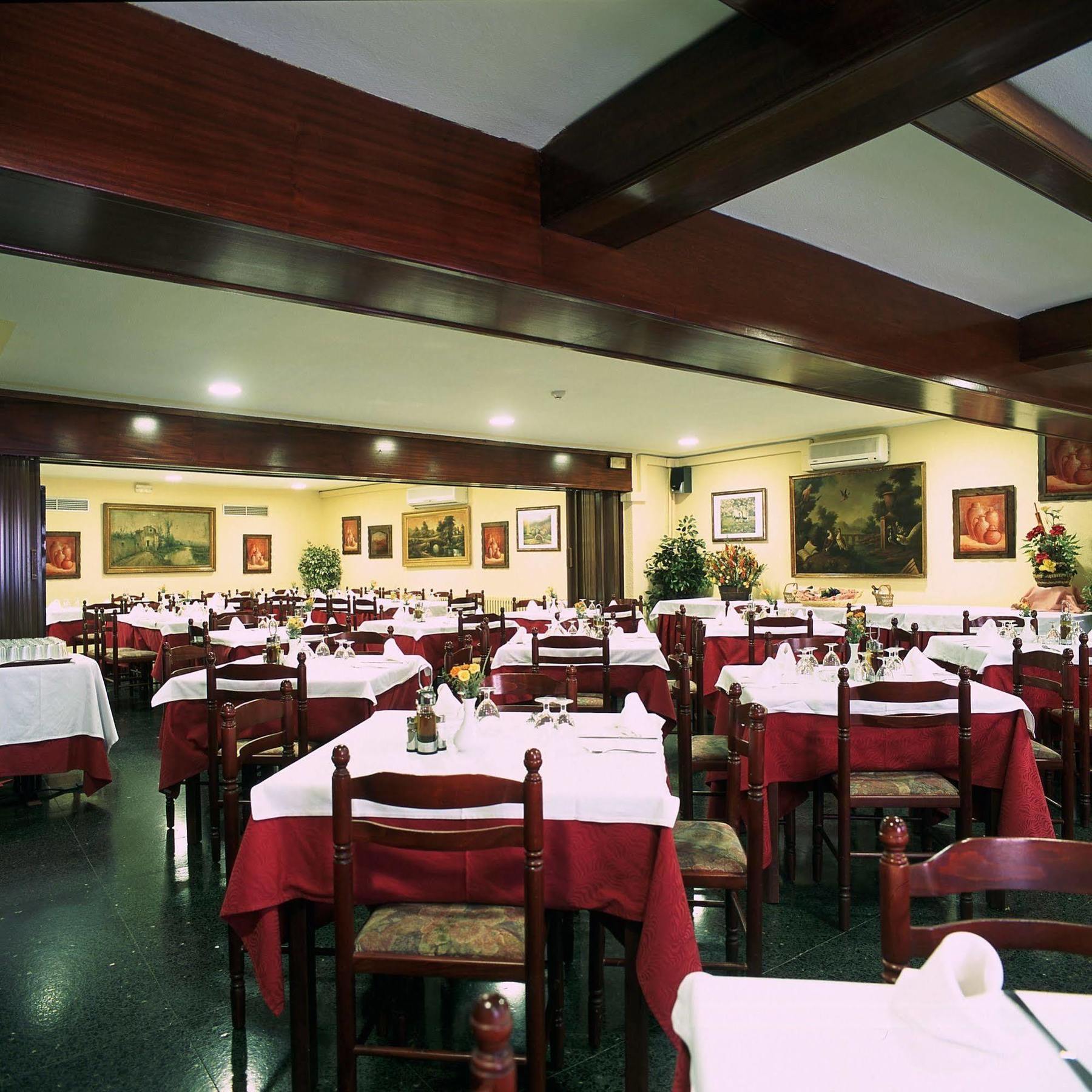 Hotel Urogallo Vielha Étterem fotó