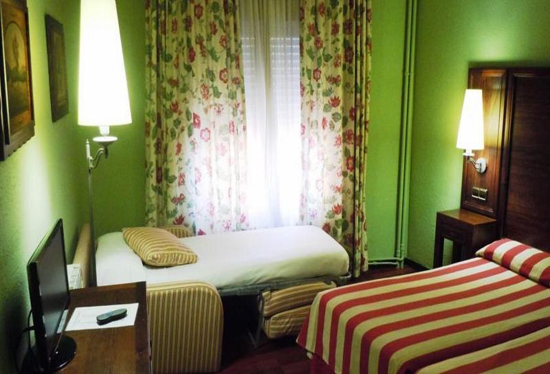 Hotel Urogallo Vielha Kültér fotó